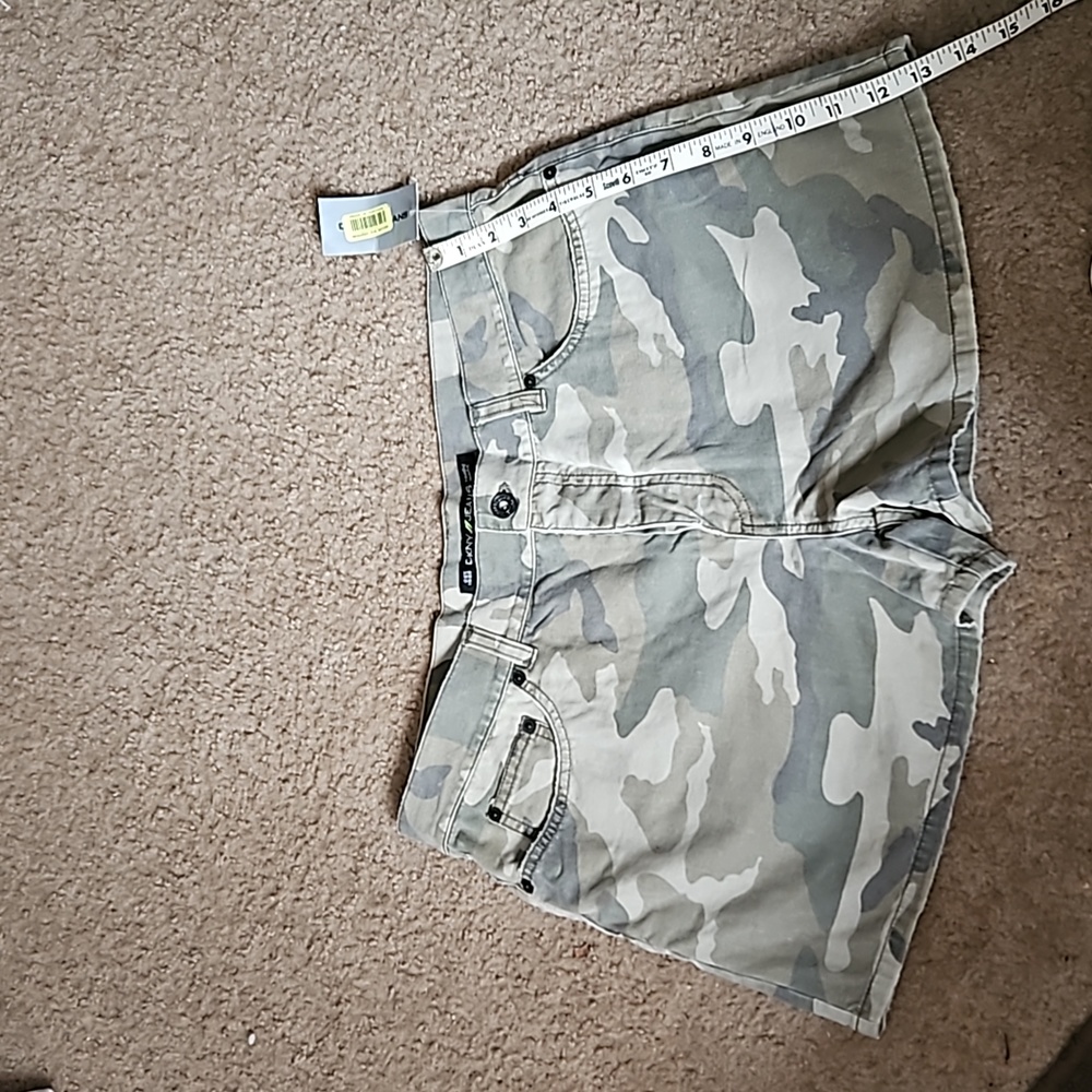 DKNY Shorts, Women 14, Light Khaki & Green Camo Print, 3" Inseam, vintage NWT